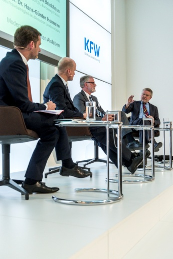 Prof. Dr. Hans-Günter Henneke im Podiumsgespräch
