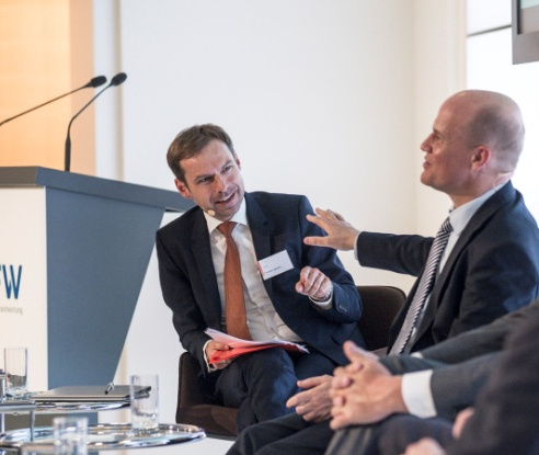 Moderator Thorsten Alsleben (links)